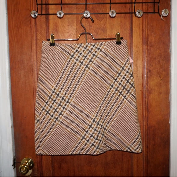 Tory Burch Dresses & Skirts - Tory Burch Size 4 Stylish Plaid Skirt in Brown and Tan